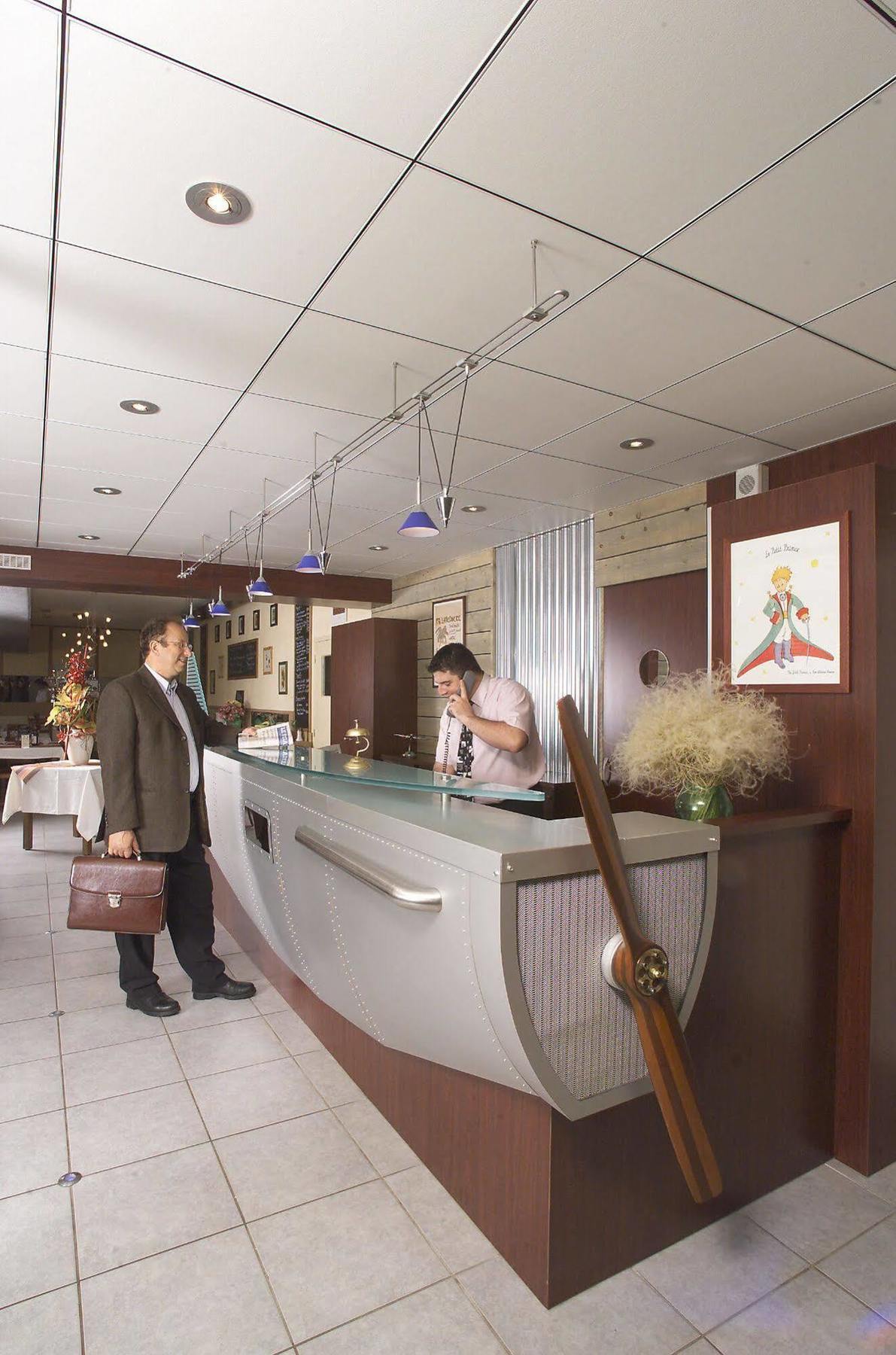 Logis Cris Hotel Et Restaurant, Lyon Sud-Est Corbas Exterior foto
